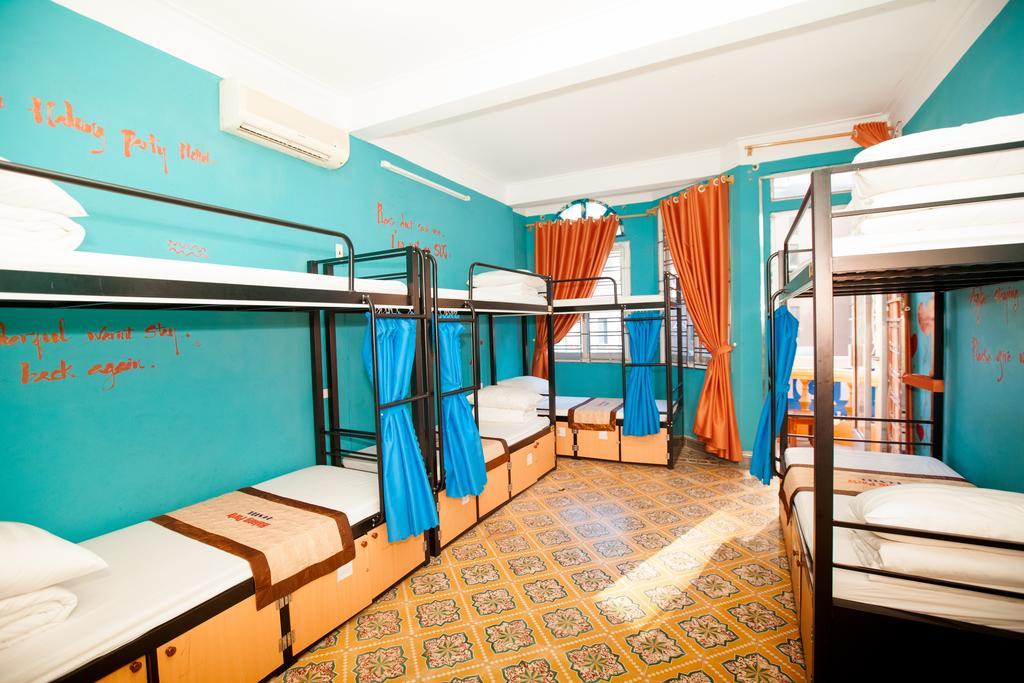 Halong Party Hostel ฮาลอง ภายนอก รูปภาพ