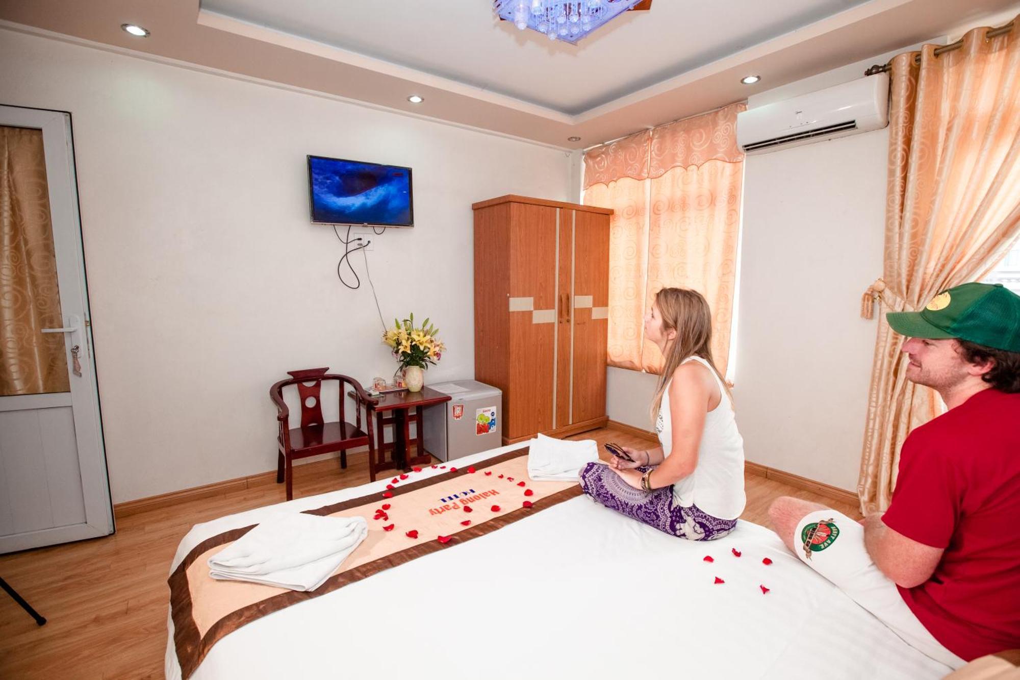 Halong Party Hostel ฮาลอง ภายนอก รูปภาพ