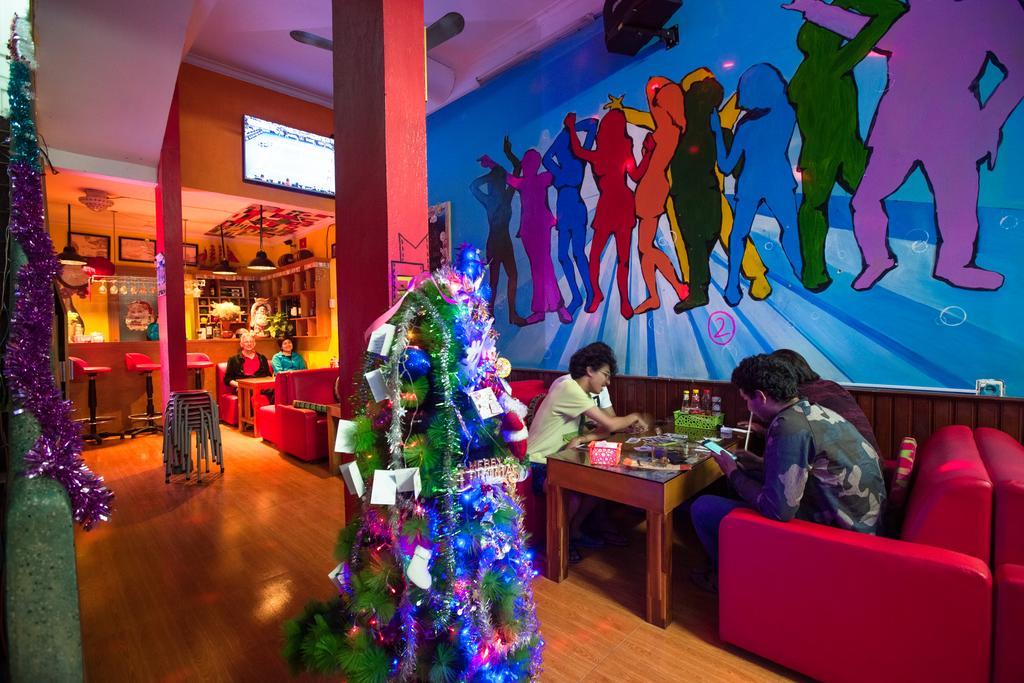 Halong Party Hostel ฮาลอง ภายนอก รูปภาพ